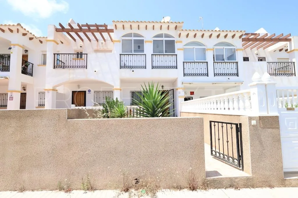 Punta Prima, adosado de 2 dormitorios a la venta