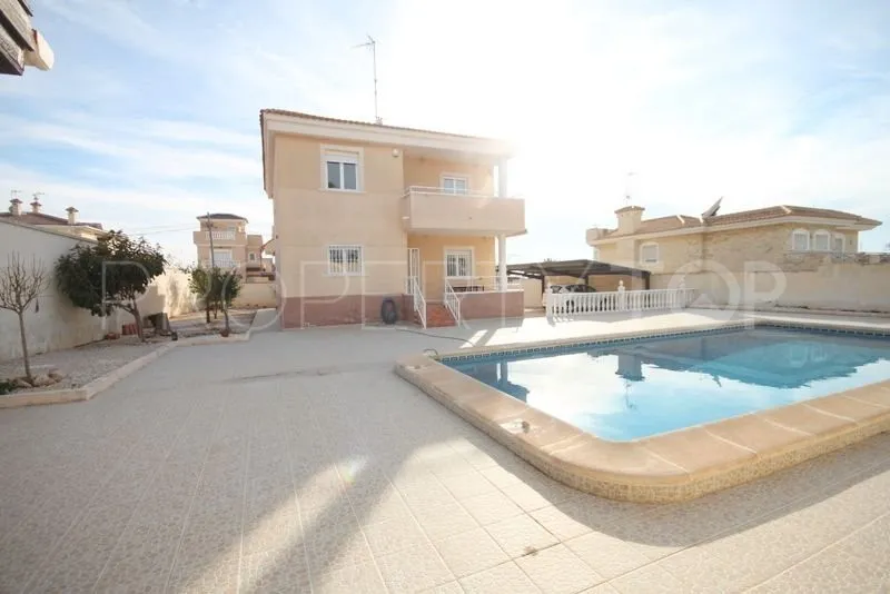 Villa con 5 dormitorios en venta en Torrevieja