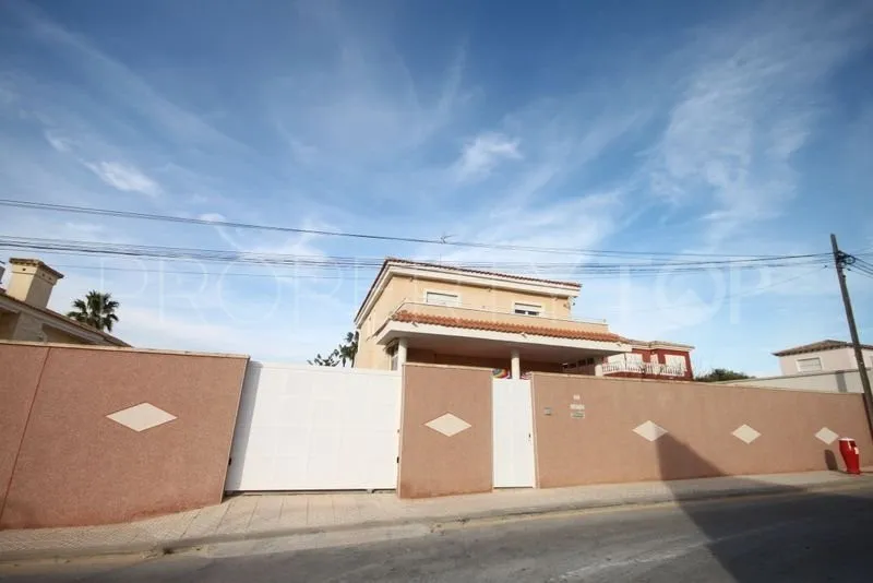 Villa con 5 dormitorios en venta en Torrevieja