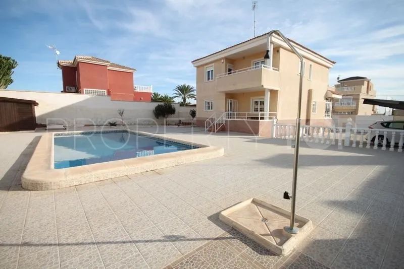 Villa con 5 dormitorios en venta en Torrevieja
