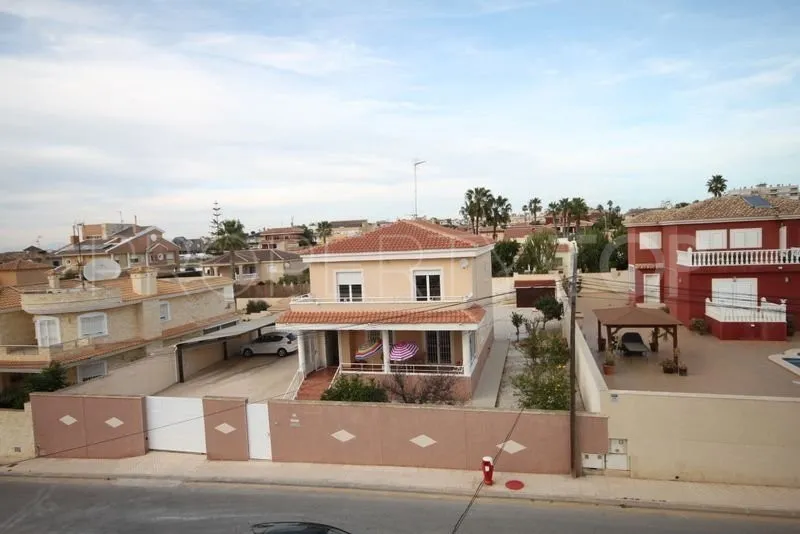 Villa con 5 dormitorios en venta en Torrevieja