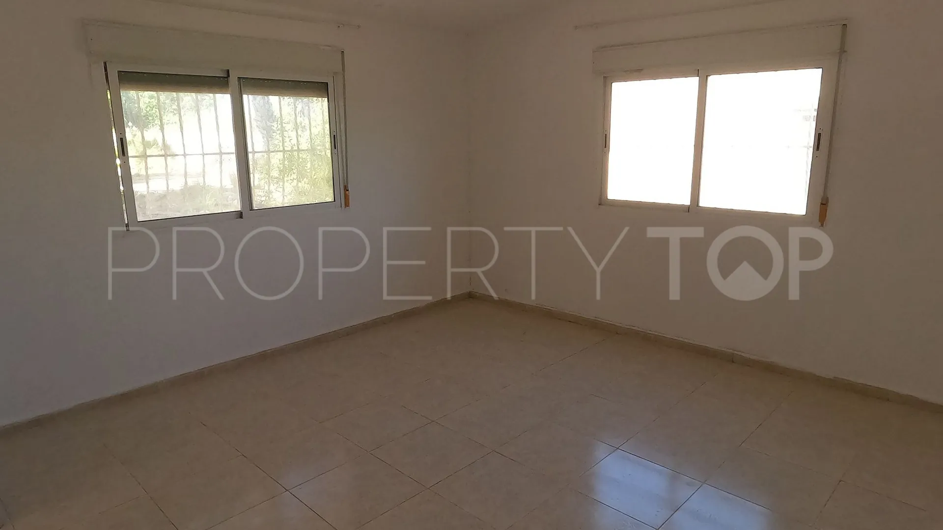 Villa en venta con 4 dormitorios en Dolores