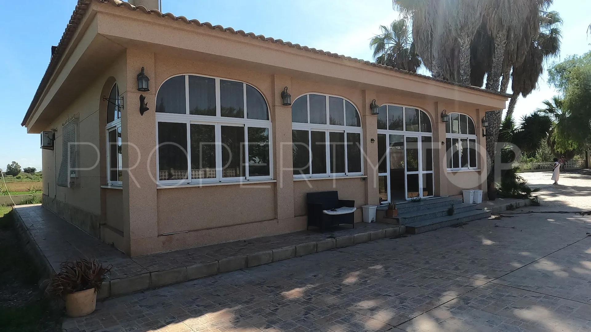 Villa en venta con 4 dormitorios en Dolores