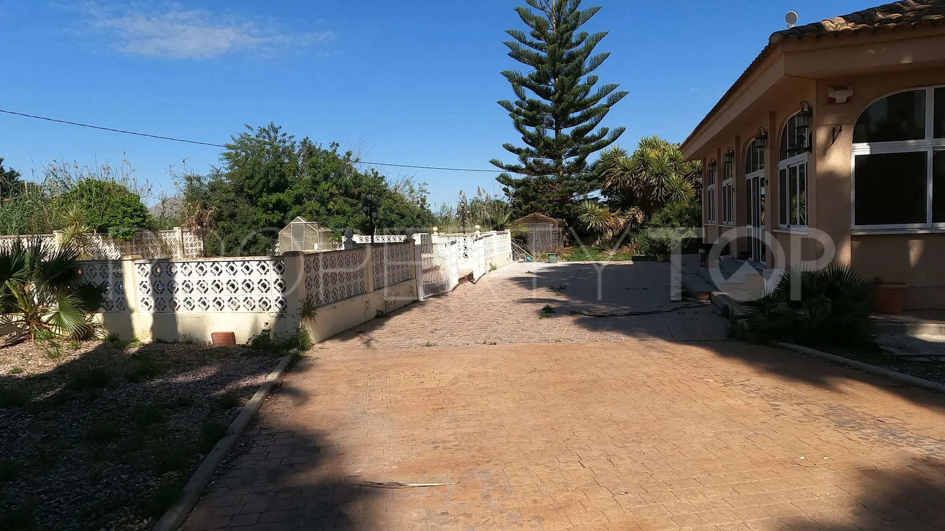 Villa en venta con 4 dormitorios en Dolores