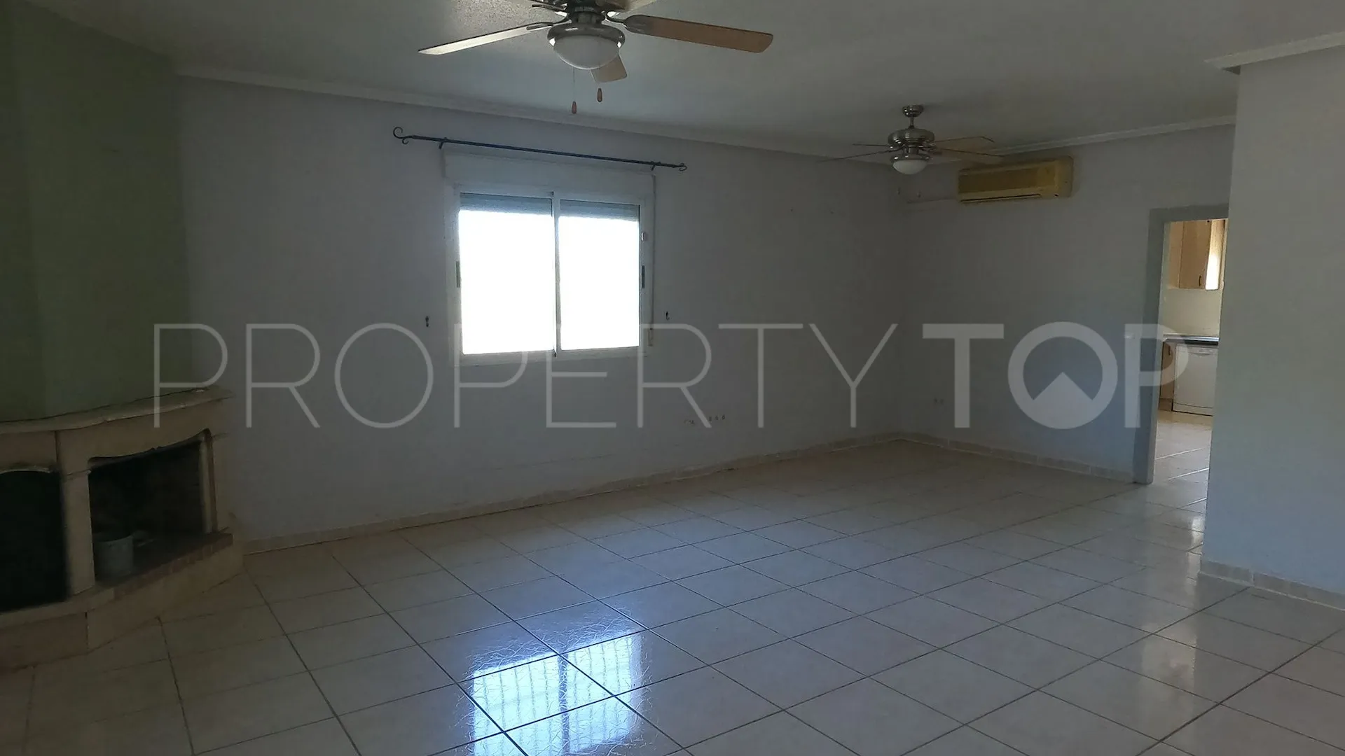 Villa en venta con 4 dormitorios en Dolores
