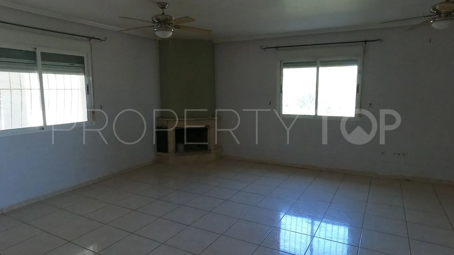 Villa en venta con 4 dormitorios en Dolores