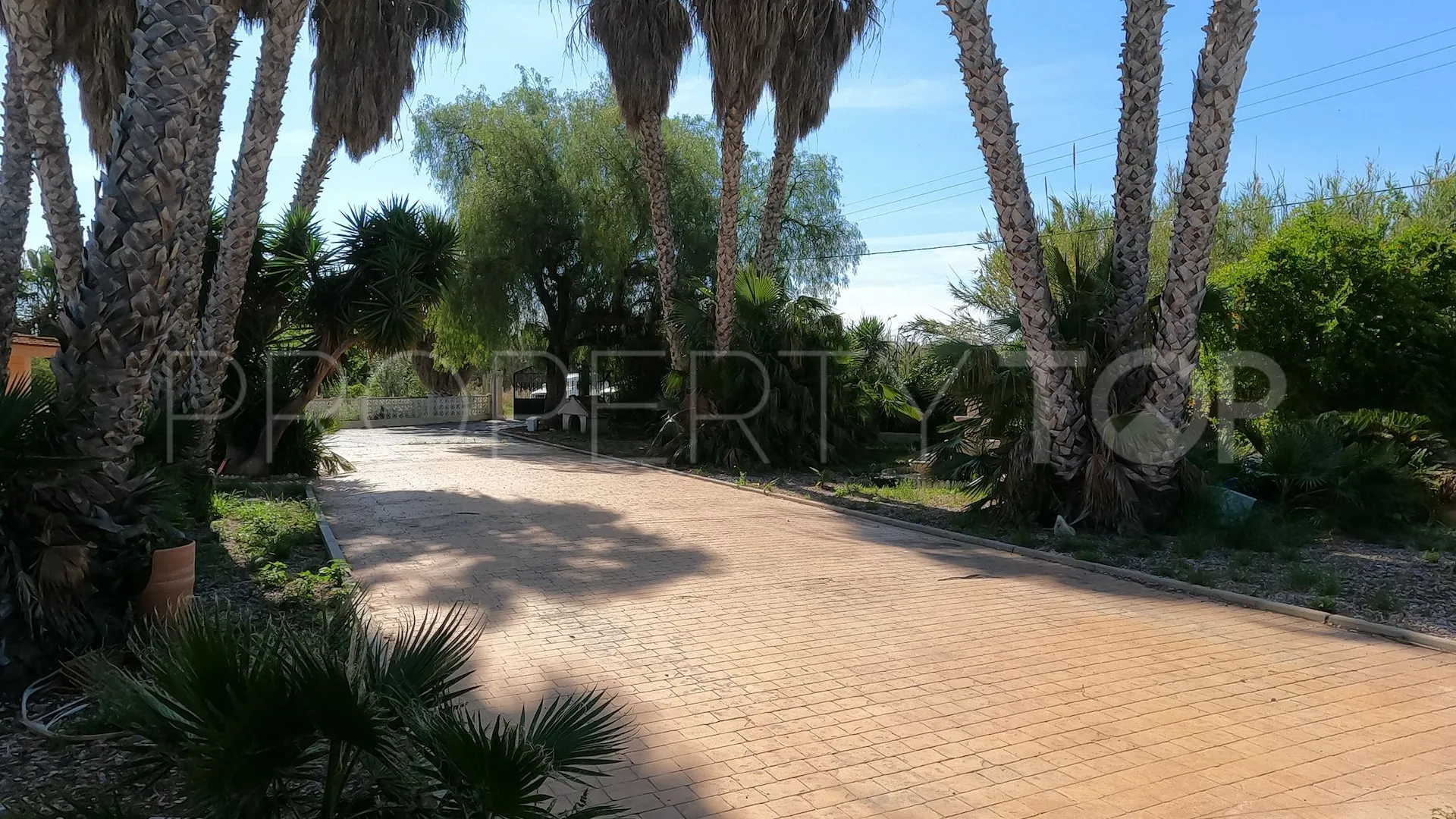 Villa en venta con 4 dormitorios en Dolores