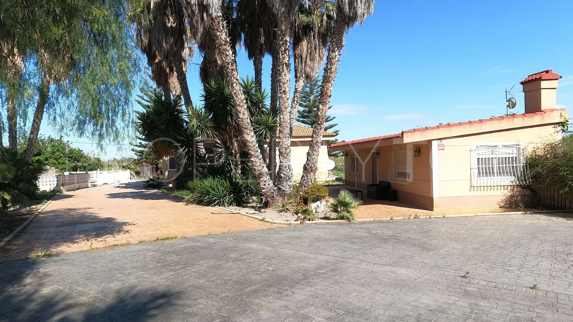 Villa en venta con 4 dormitorios en Dolores