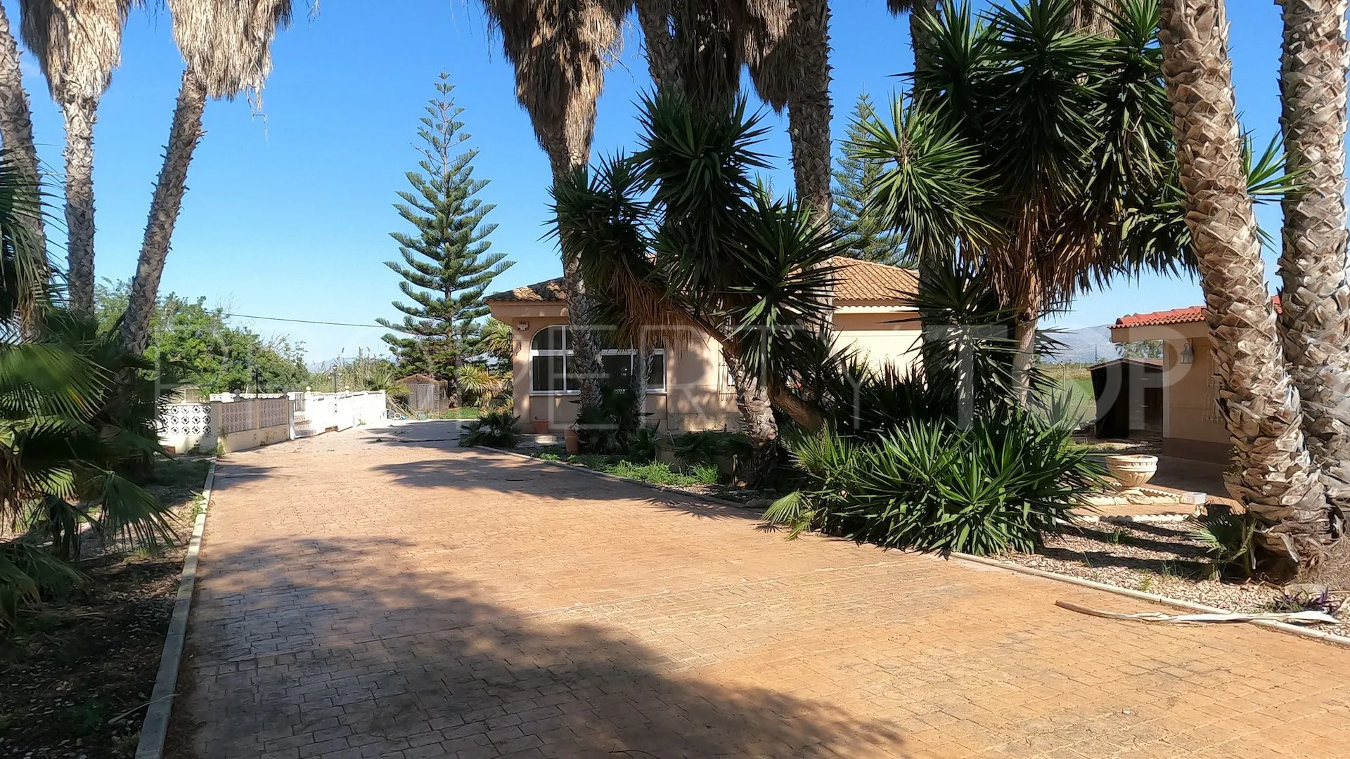 Villa en venta con 4 dormitorios en Dolores