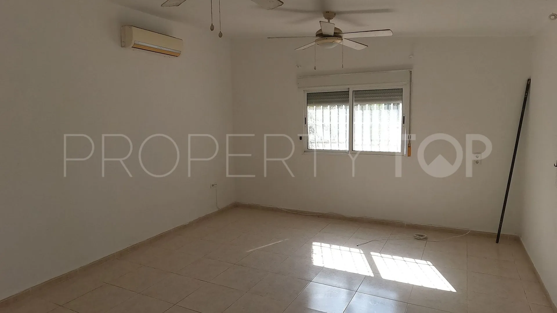 Villa en venta con 4 dormitorios en Dolores
