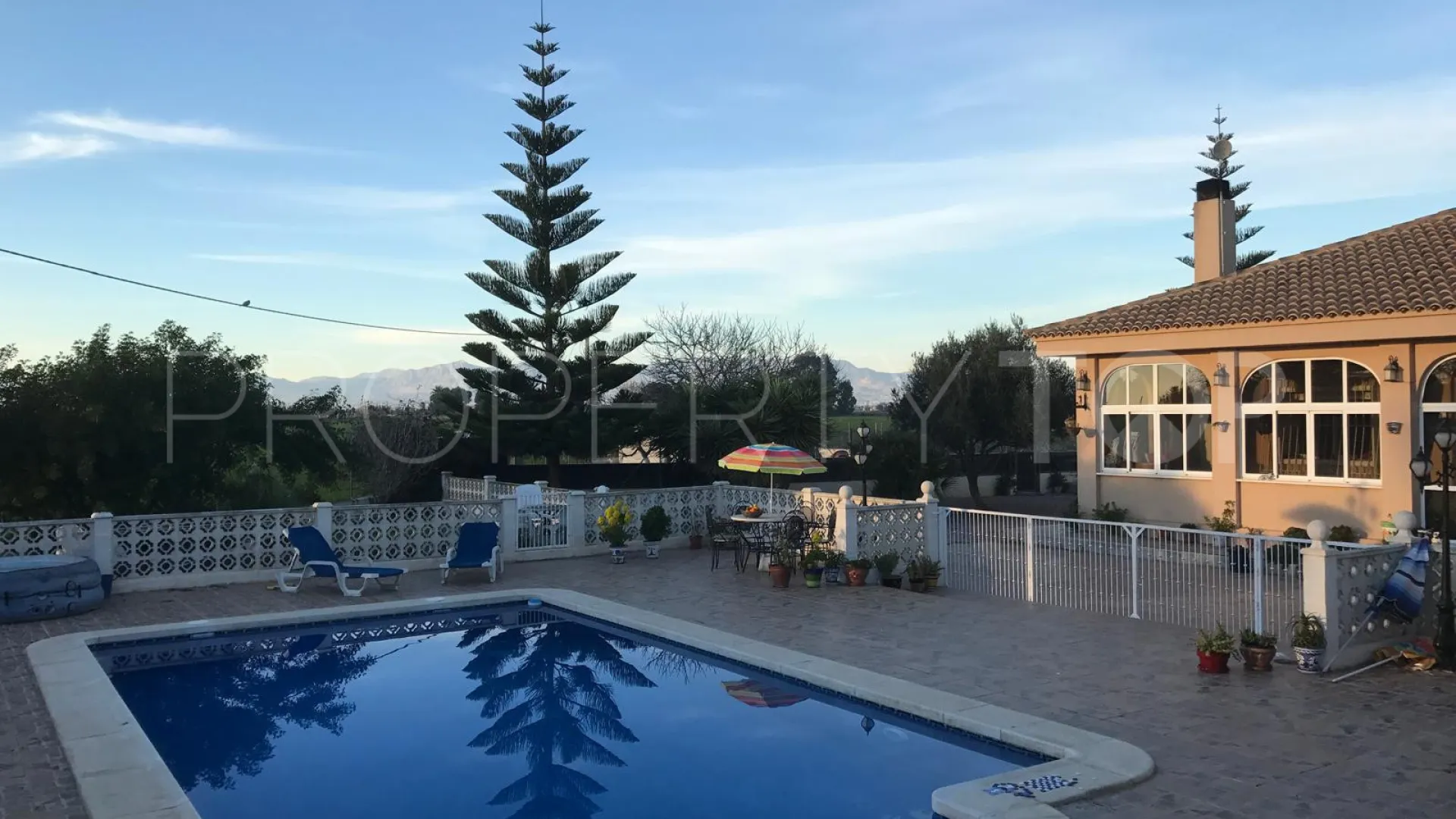 Villa en venta con 4 dormitorios en Dolores