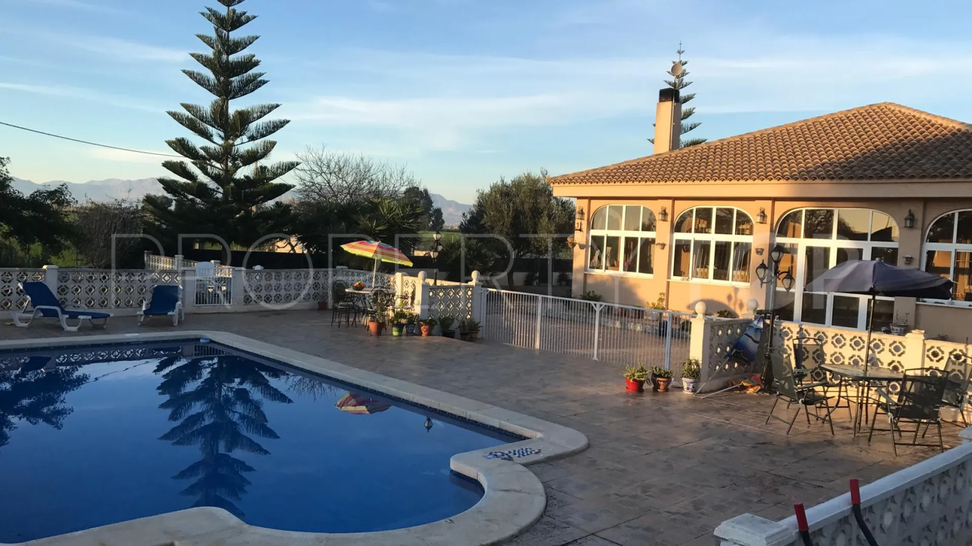 Villa en venta con 4 dormitorios en Dolores