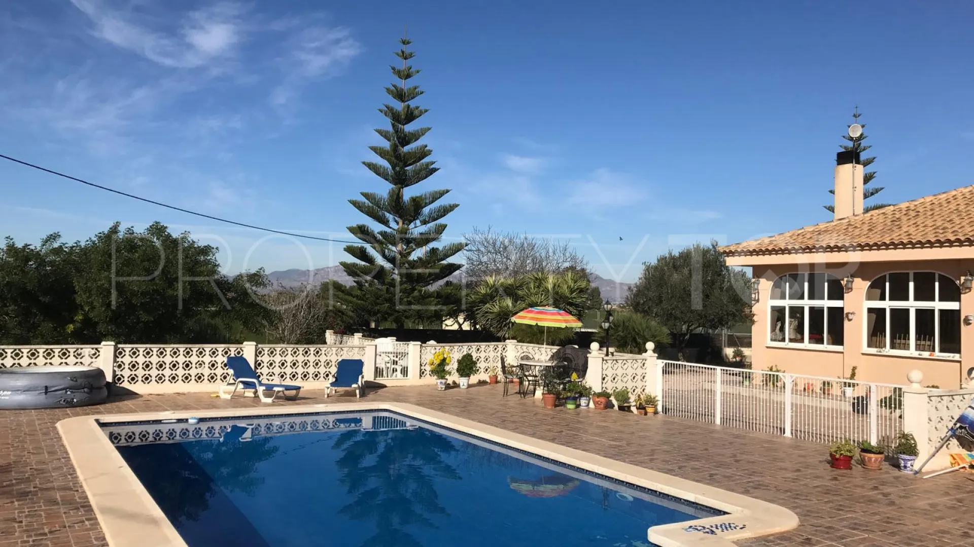 Villa en venta con 4 dormitorios en Dolores