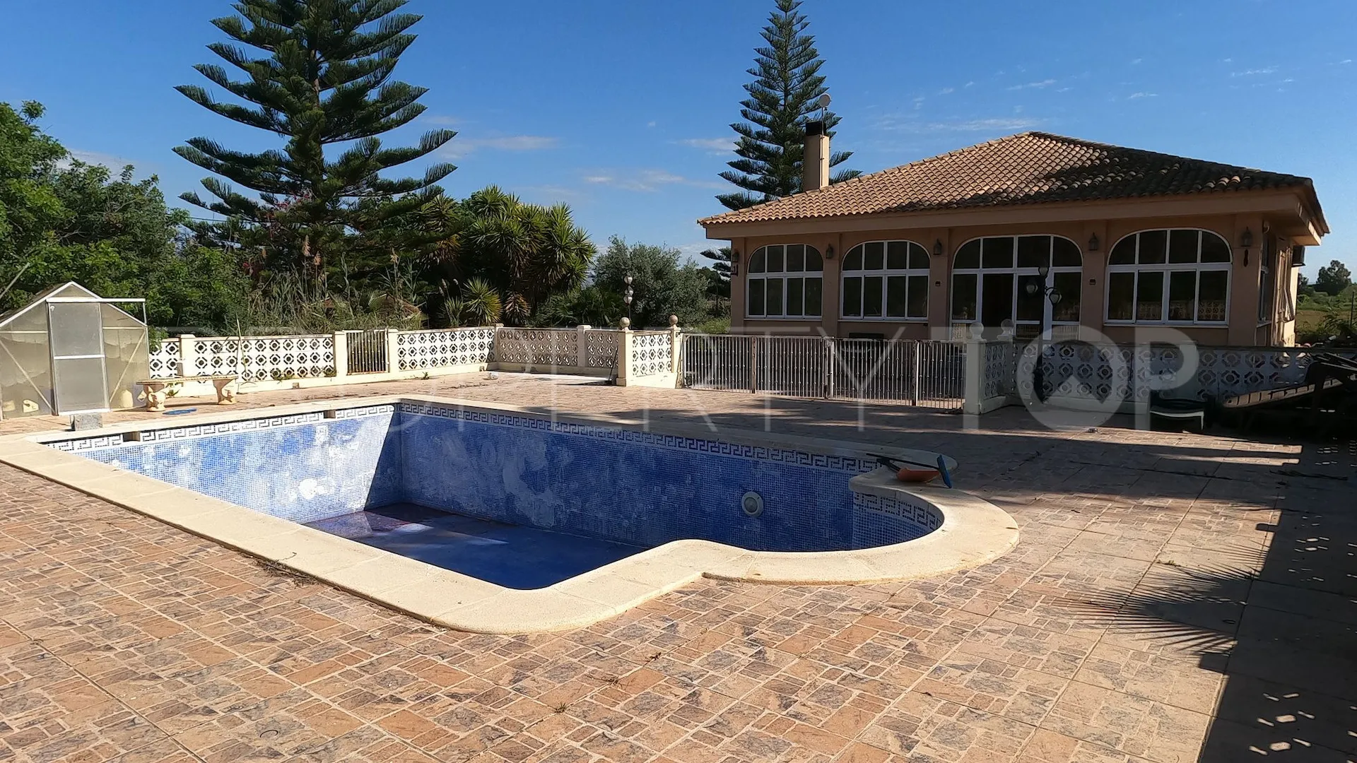Villa en venta con 4 dormitorios en Dolores