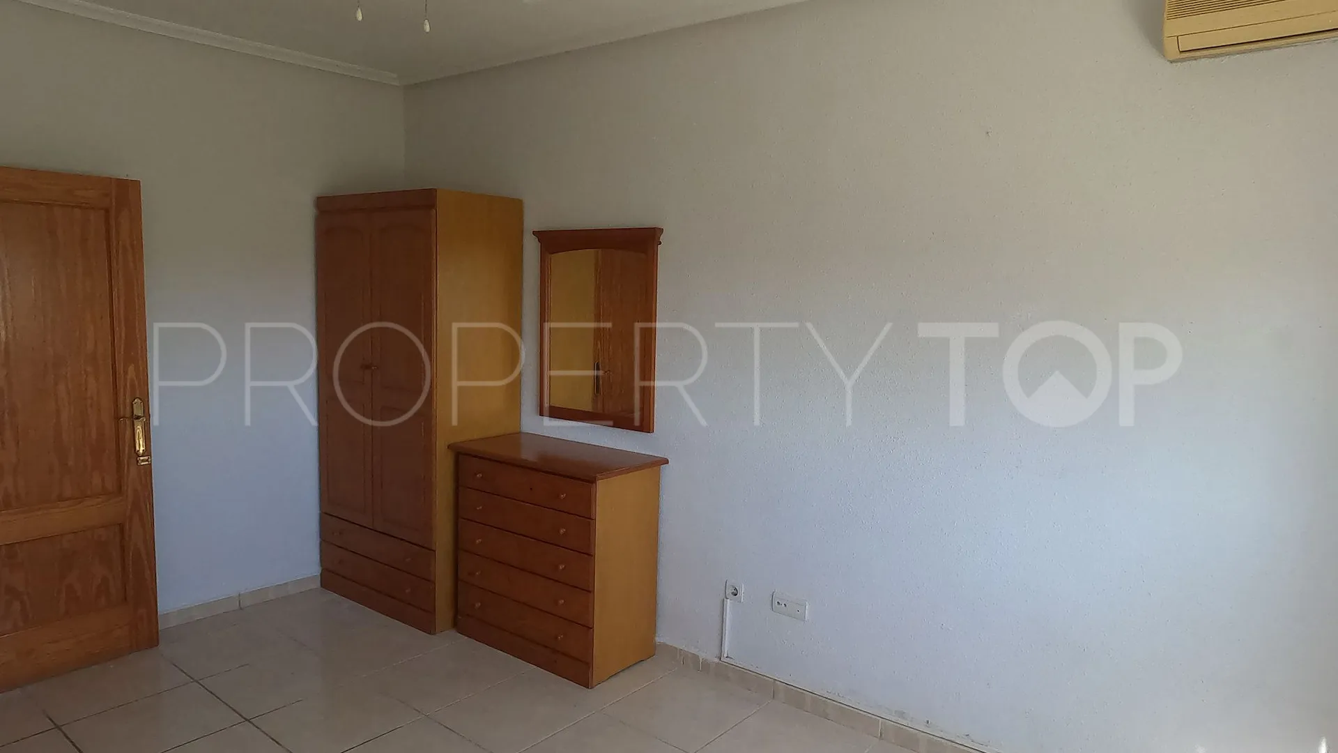 Villa en venta con 4 dormitorios en Dolores
