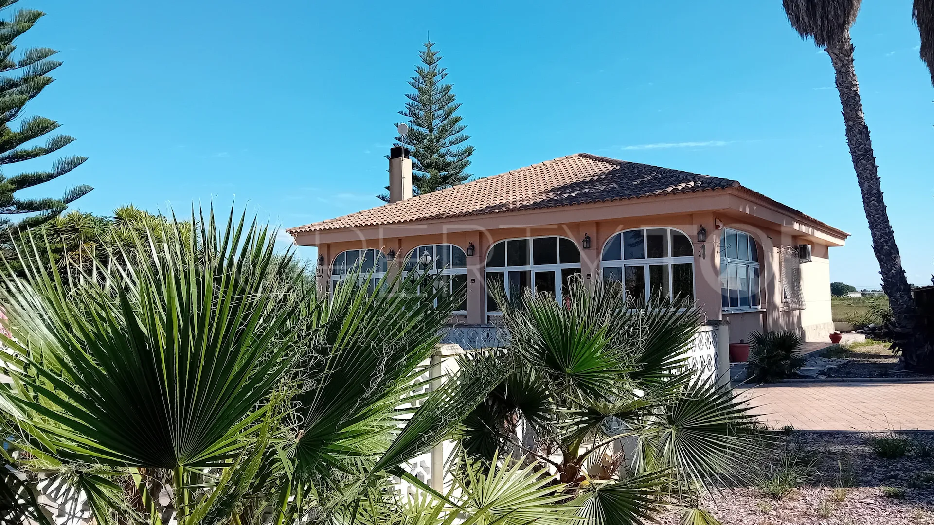 Villa en venta con 4 dormitorios en Dolores