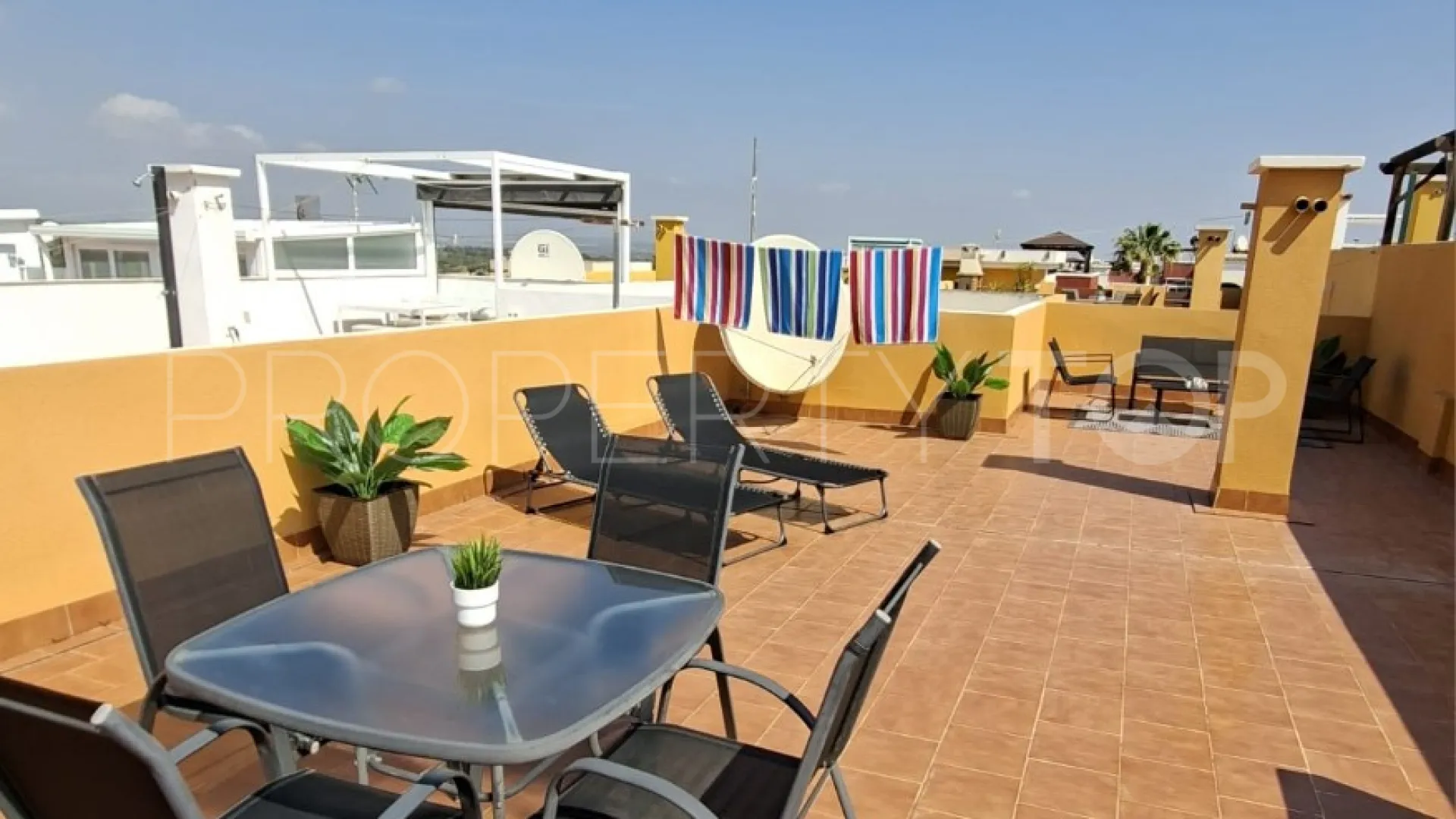 Se vende apartamento en Los Balcones con 2 dormitorios