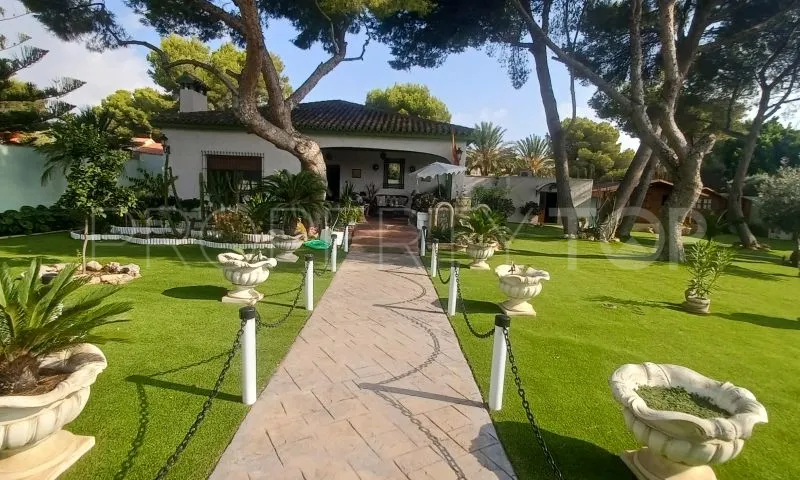 For sale villa in Villamartin with 3 bedrooms