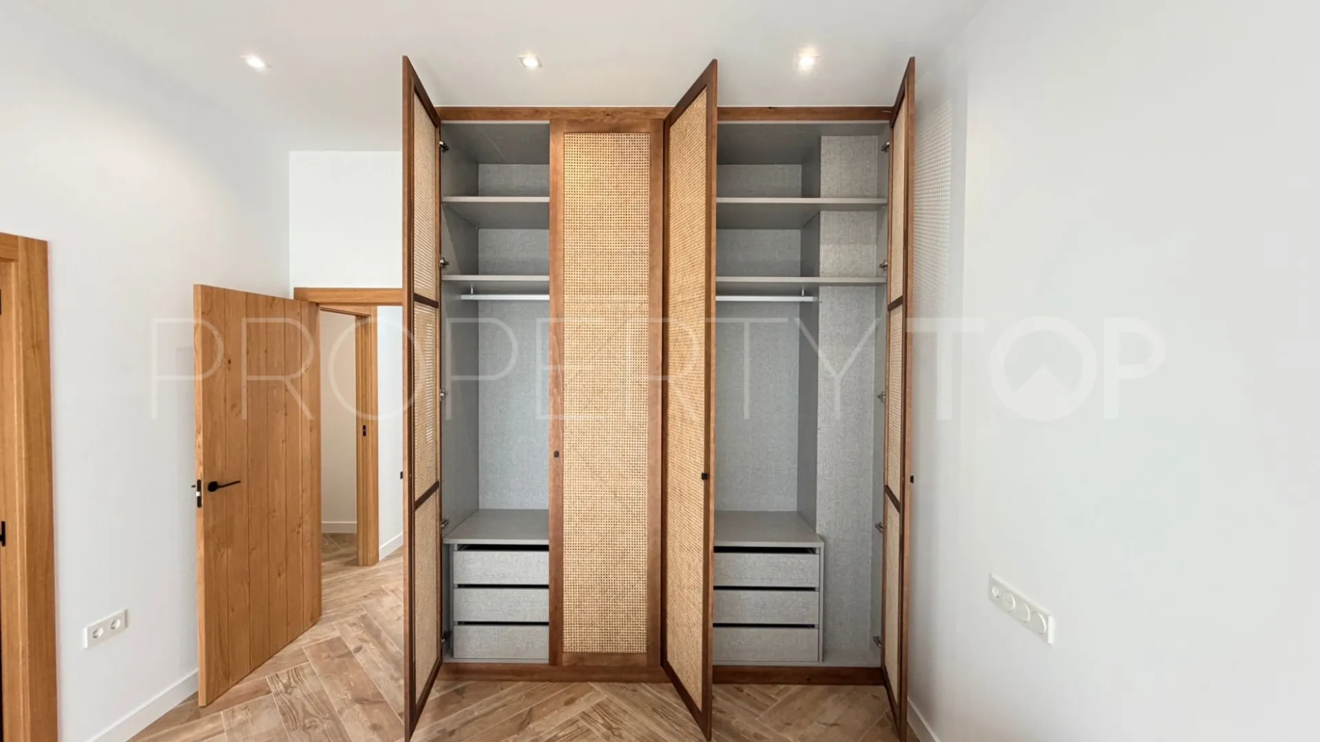 Buy town house with 3 bedrooms in Catral