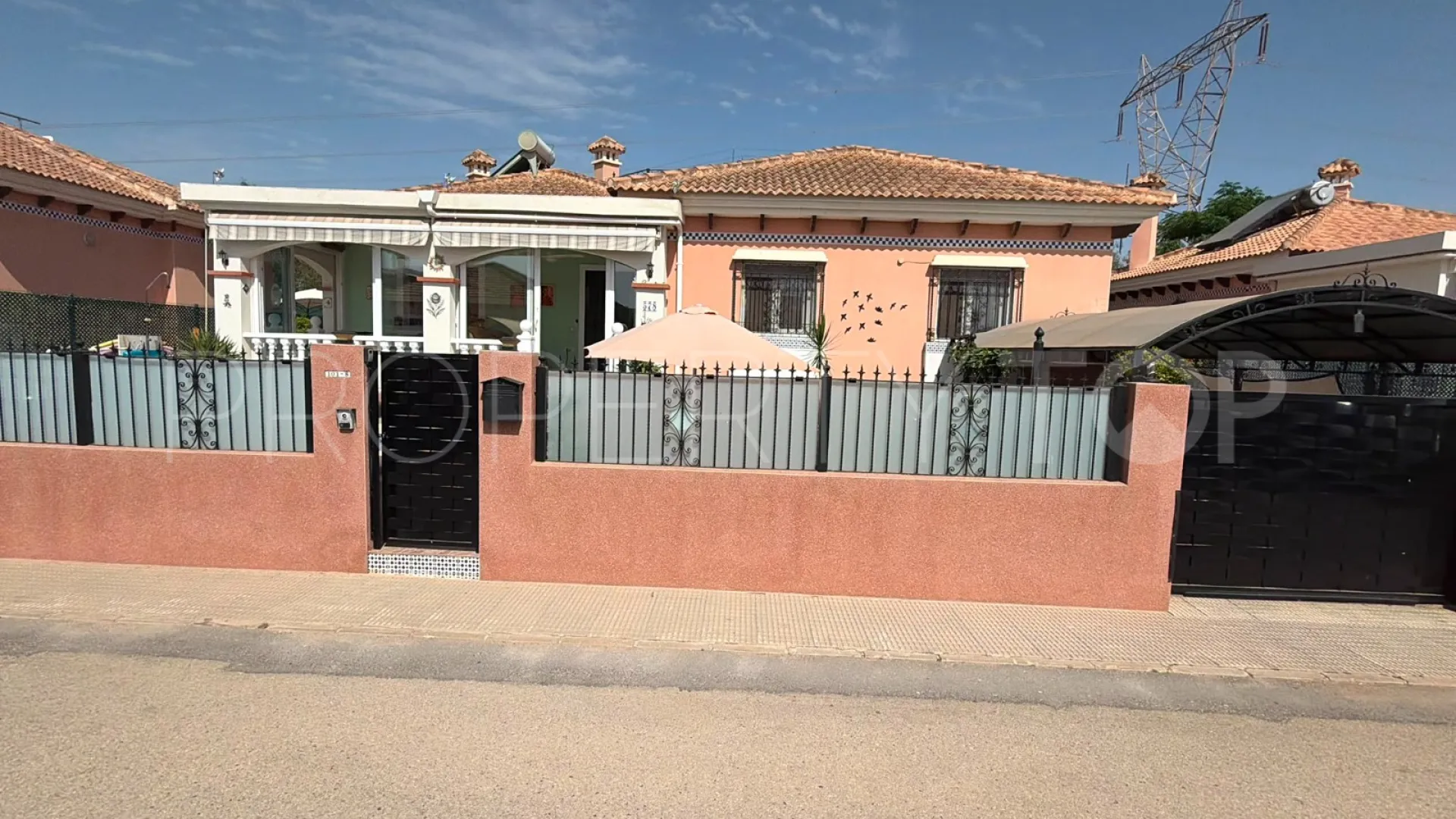 Buy villa in Los Montesinos