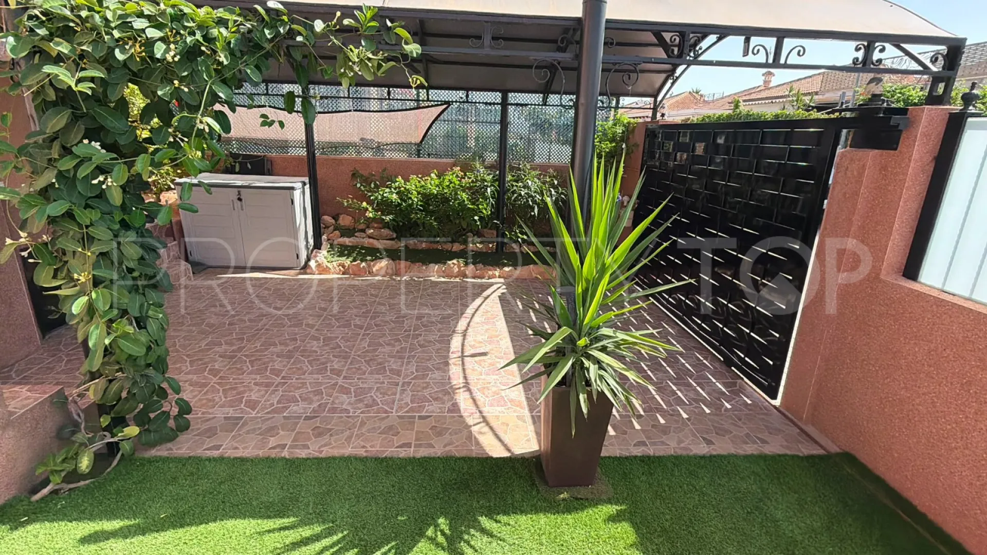 Buy villa in Los Montesinos