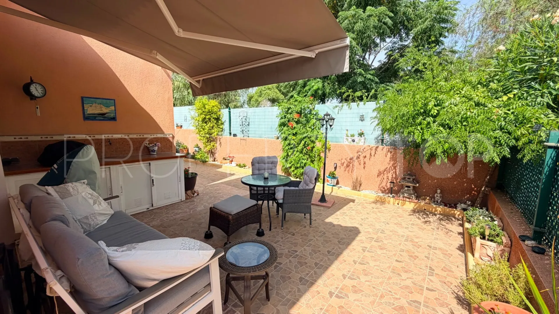 Buy villa in Los Montesinos