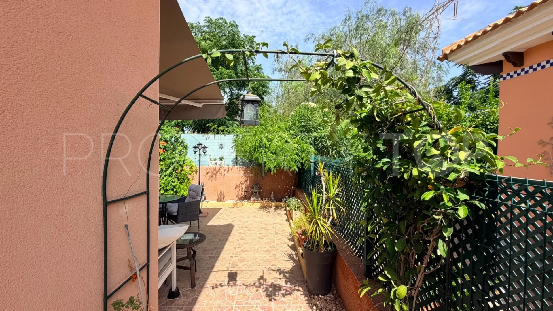 Buy villa in Los Montesinos