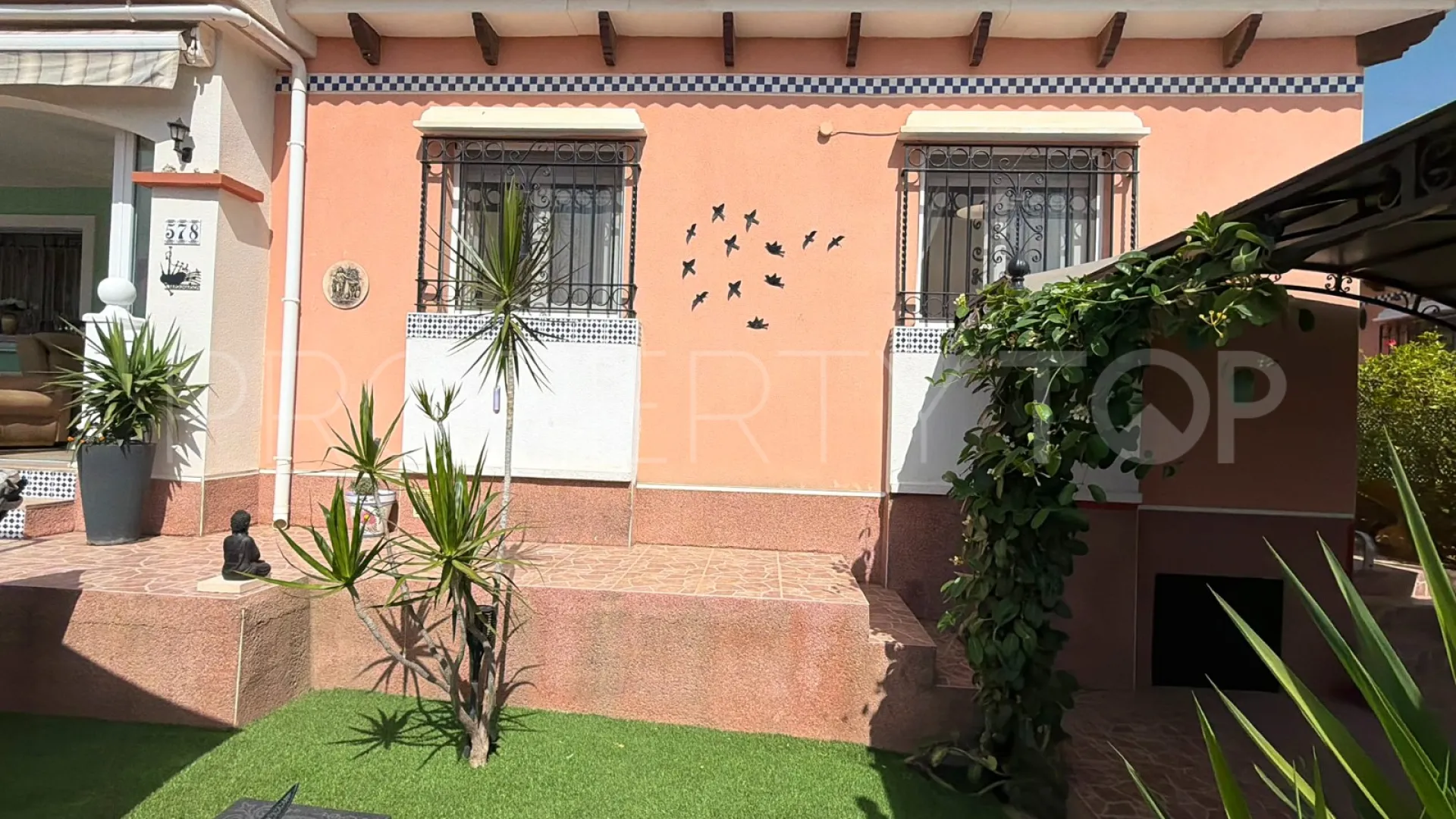 Buy villa in Los Montesinos