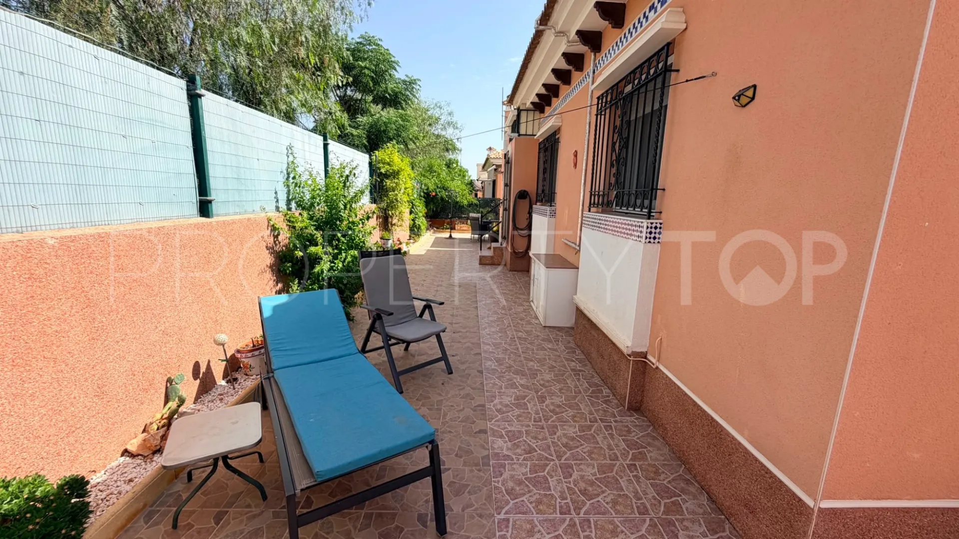 Buy villa in Los Montesinos