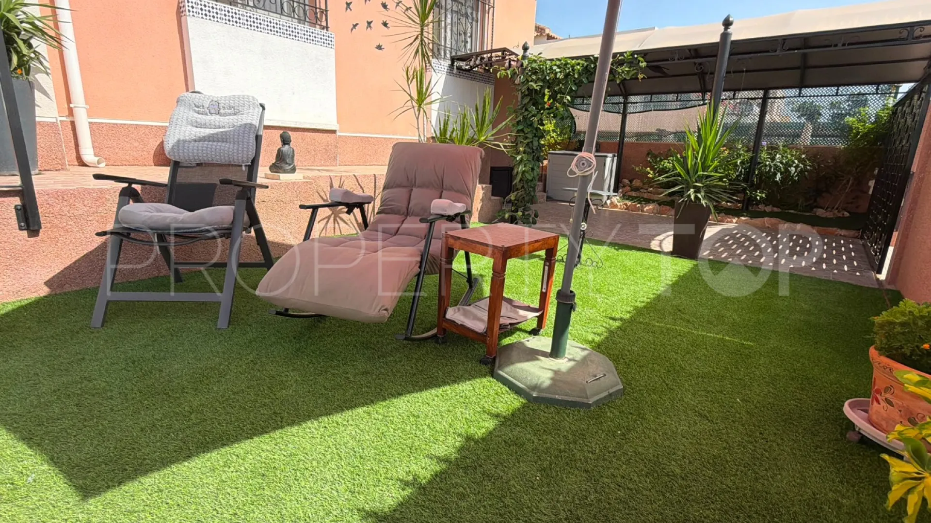 Buy villa in Los Montesinos