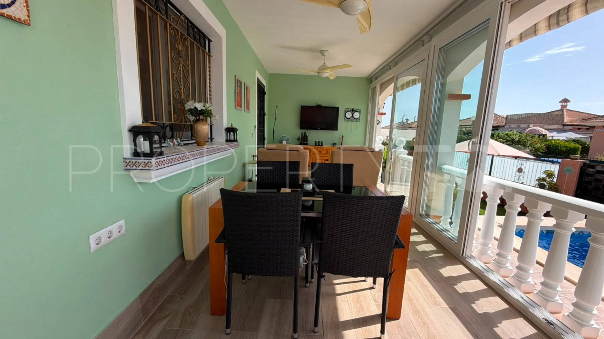 Buy villa in Los Montesinos