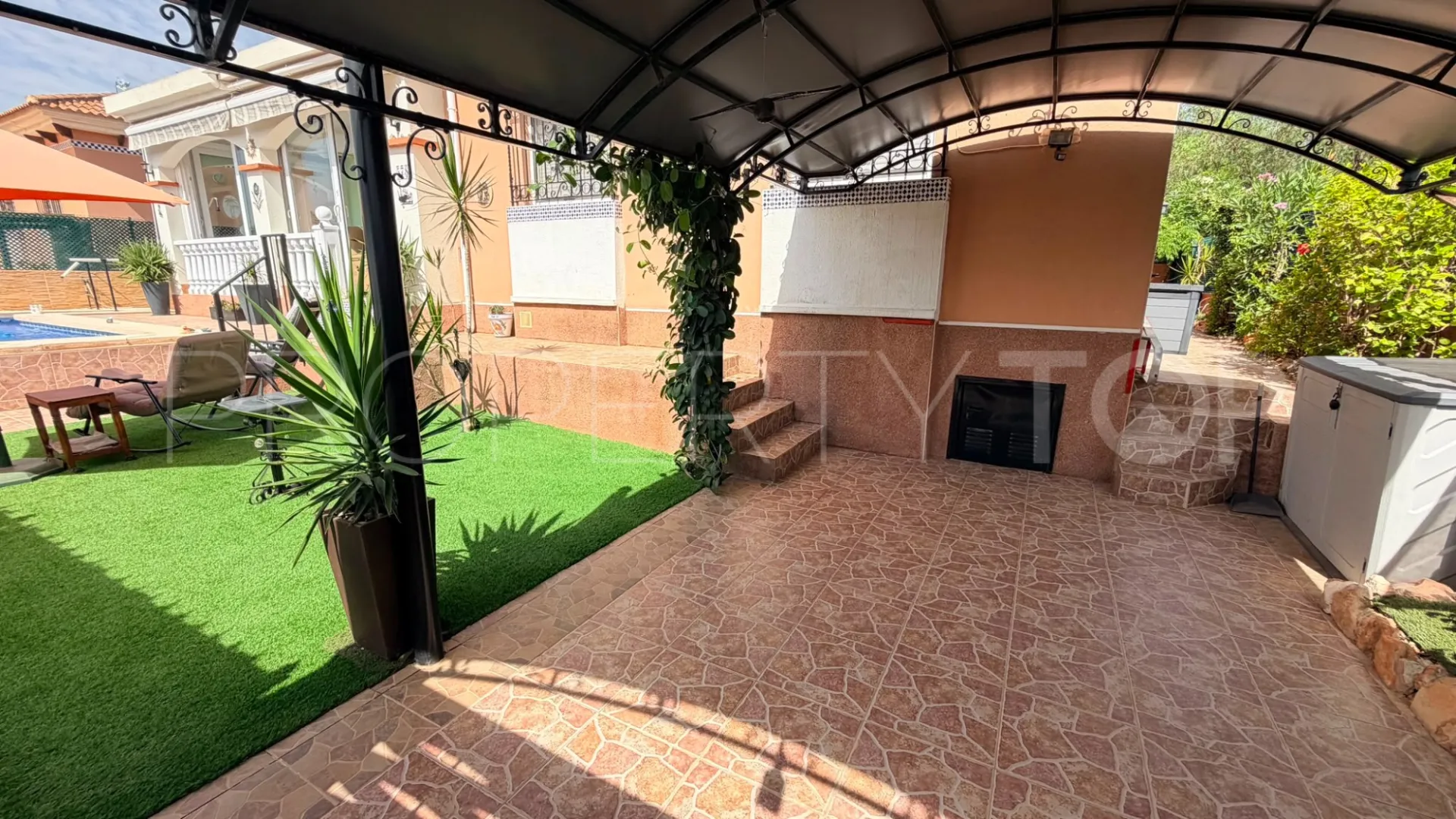 Buy villa in Los Montesinos