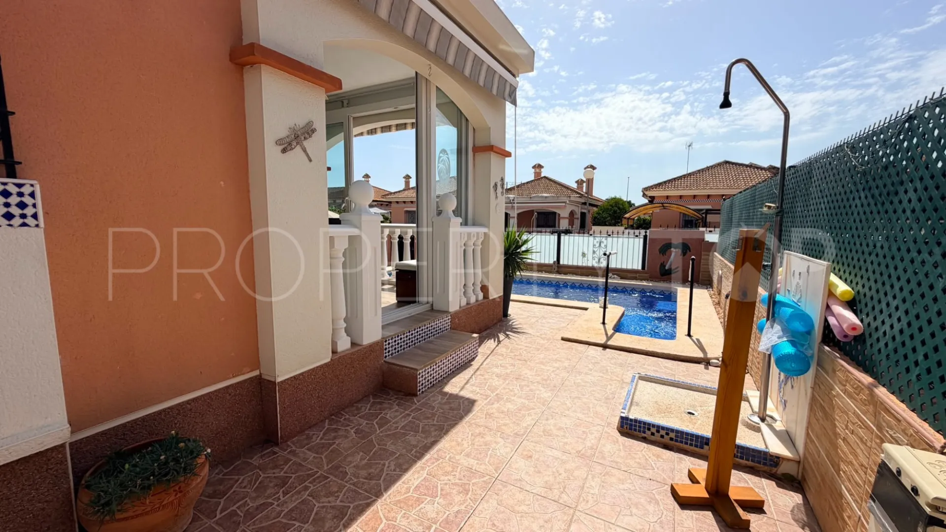 Buy villa in Los Montesinos