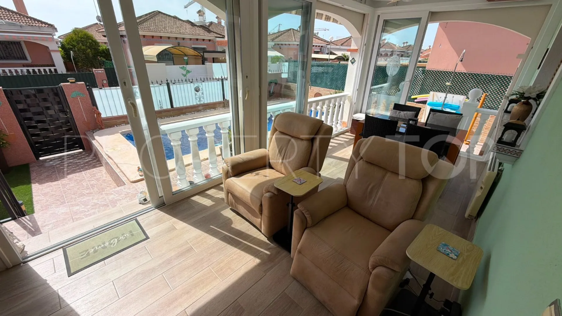 Buy villa in Los Montesinos