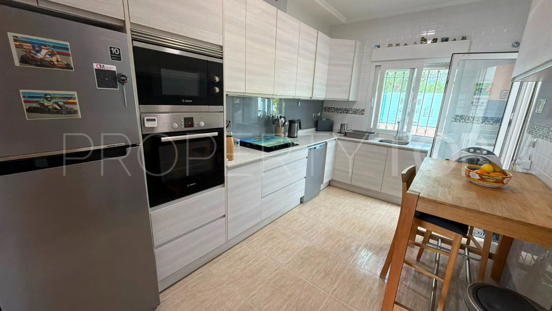 Buy villa in Los Montesinos