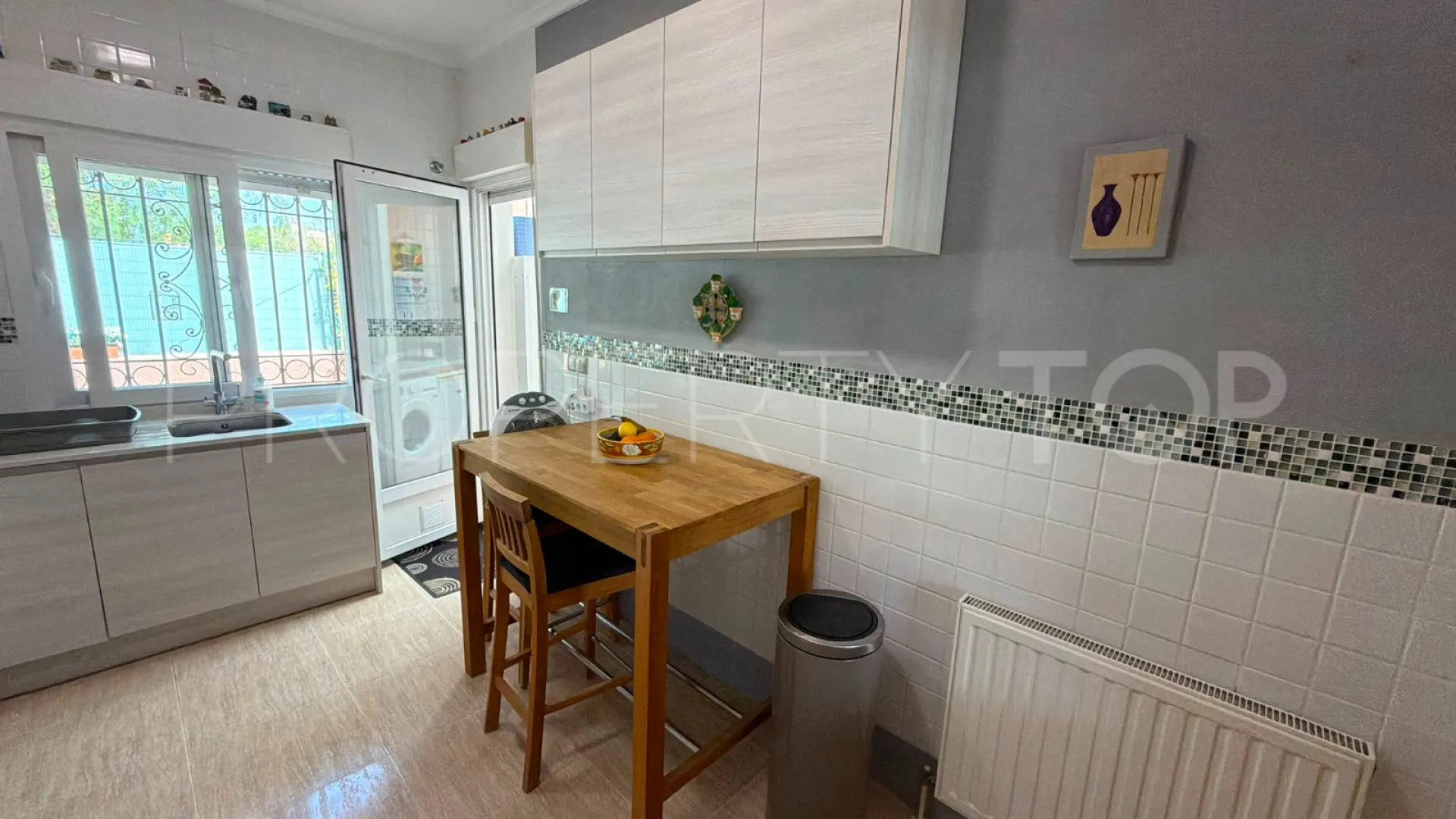 Buy villa in Los Montesinos
