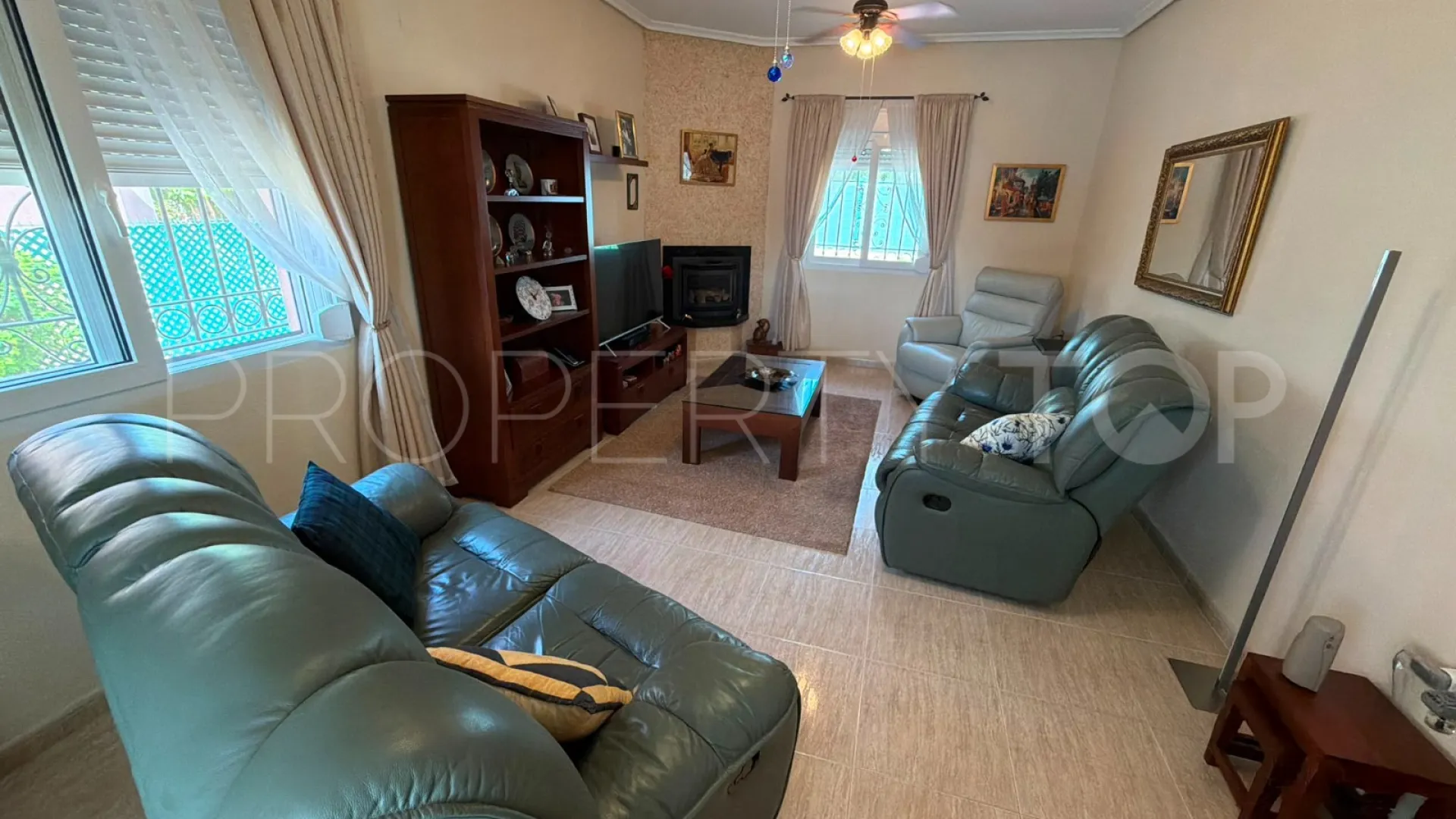 Buy villa in Los Montesinos