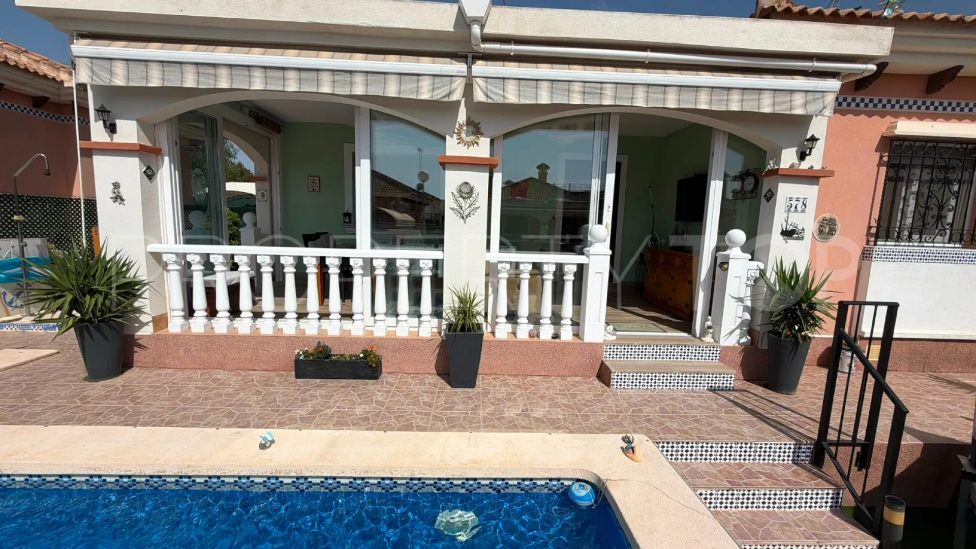 Buy villa in Los Montesinos