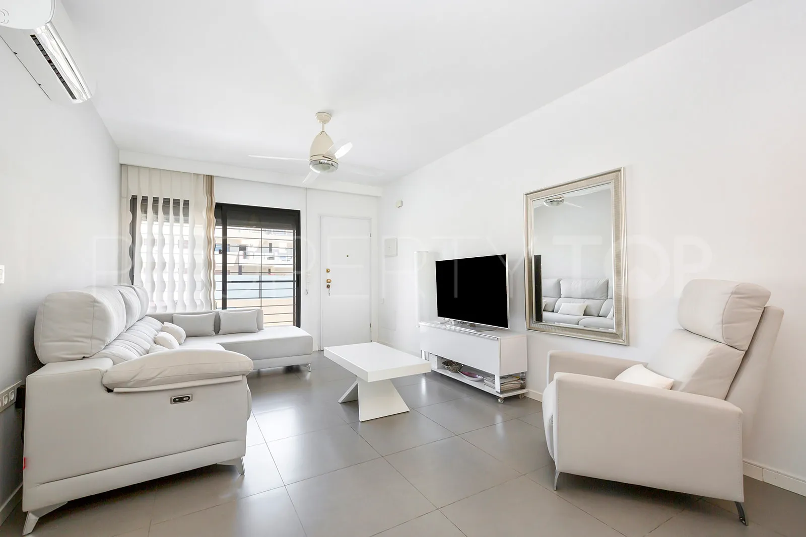 Comprar apartamento en Torre de la Horadada con 4 dormitorios