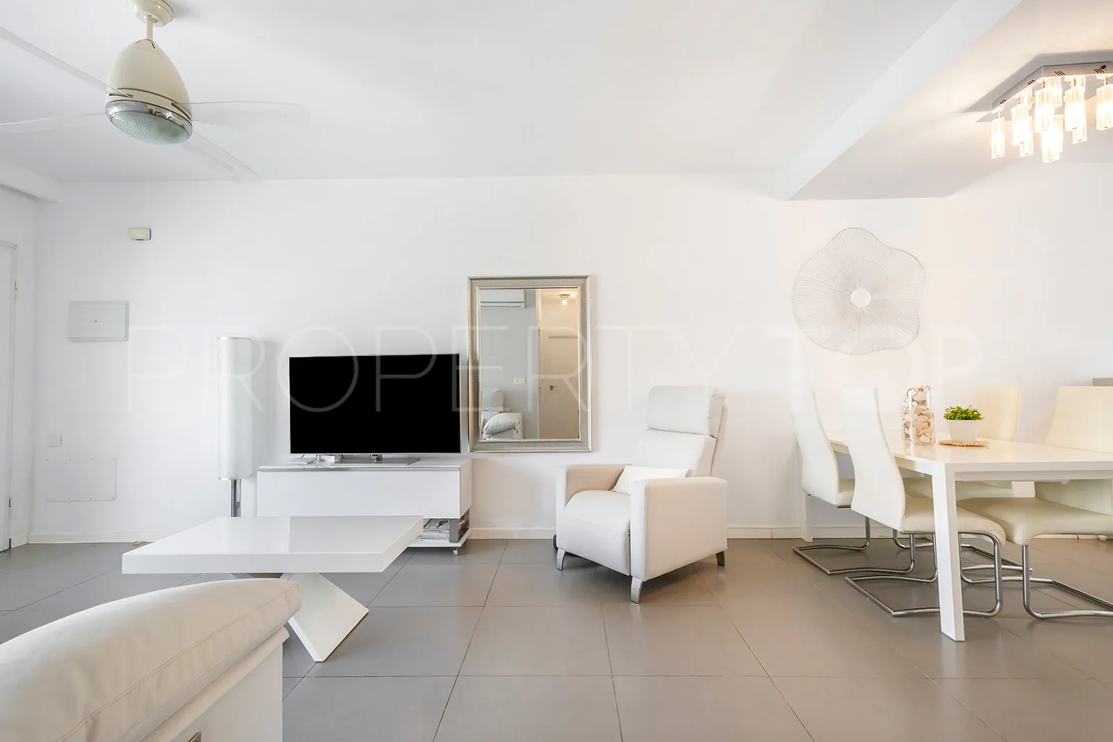Comprar apartamento en Torre de la Horadada con 4 dormitorios