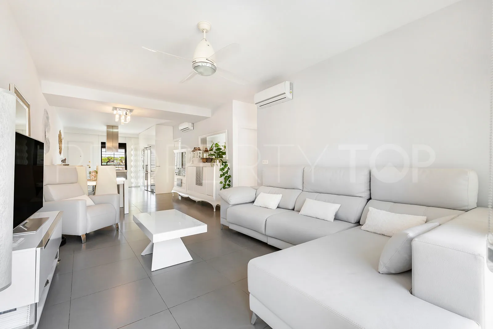 Comprar apartamento en Torre de la Horadada con 4 dormitorios