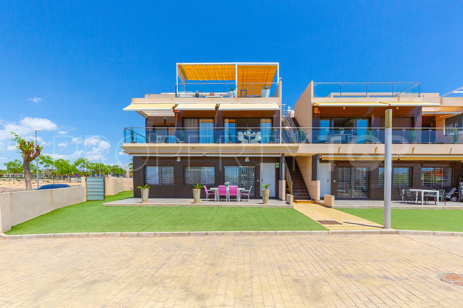 Comprar apartamento en Torre de la Horadada con 4 dormitorios