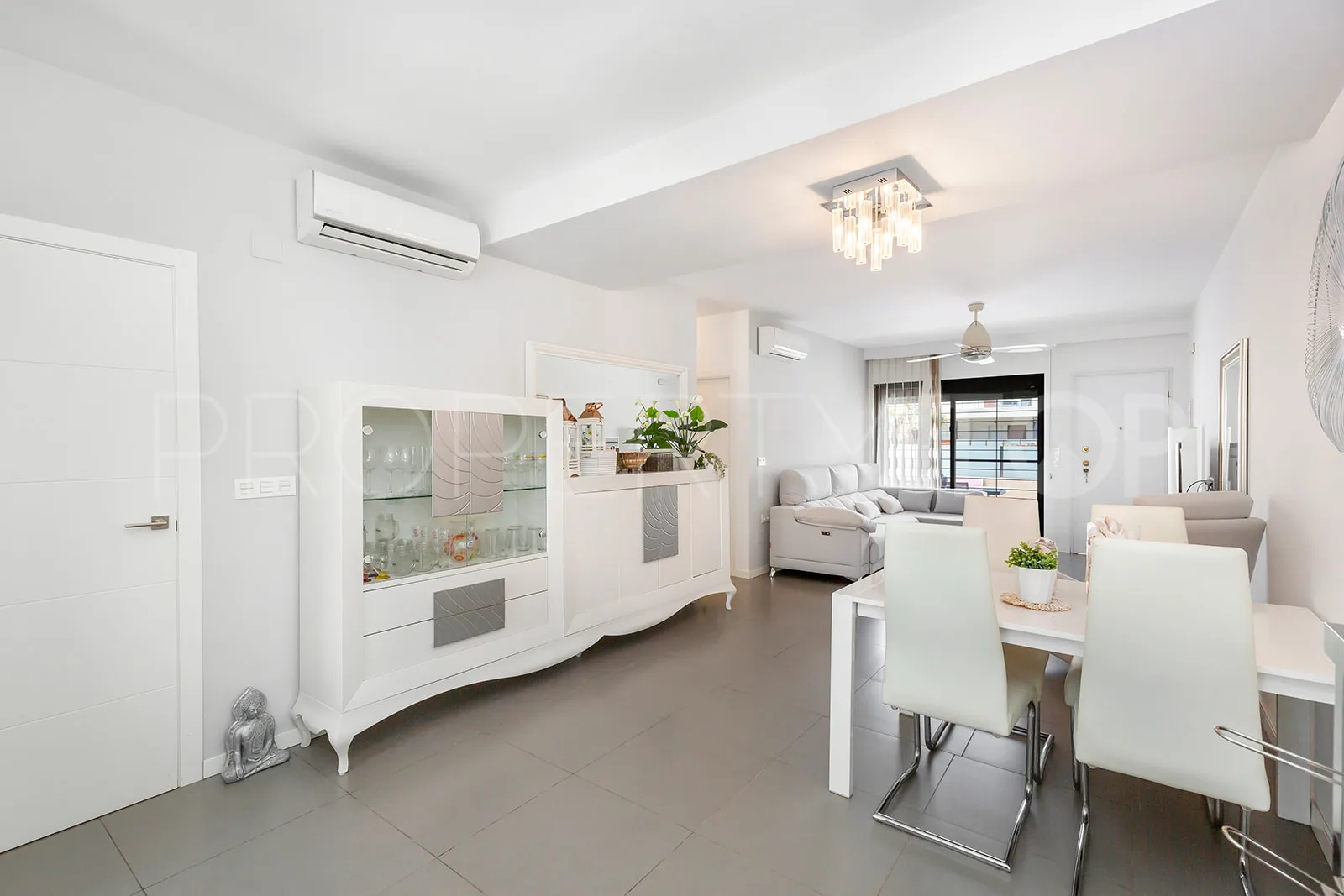 Comprar apartamento en Torre de la Horadada con 4 dormitorios