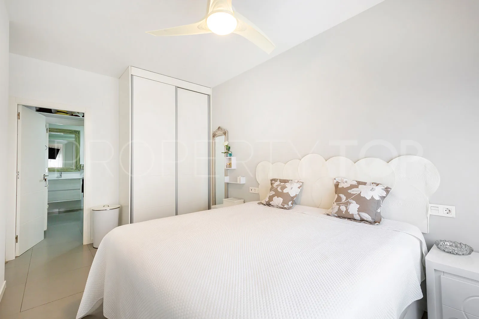 Comprar apartamento en Torre de la Horadada con 4 dormitorios