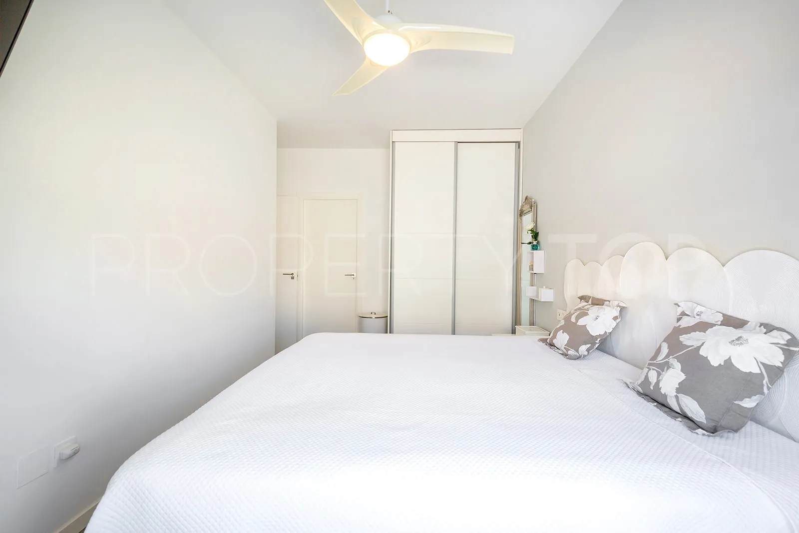 Comprar apartamento en Torre de la Horadada con 4 dormitorios