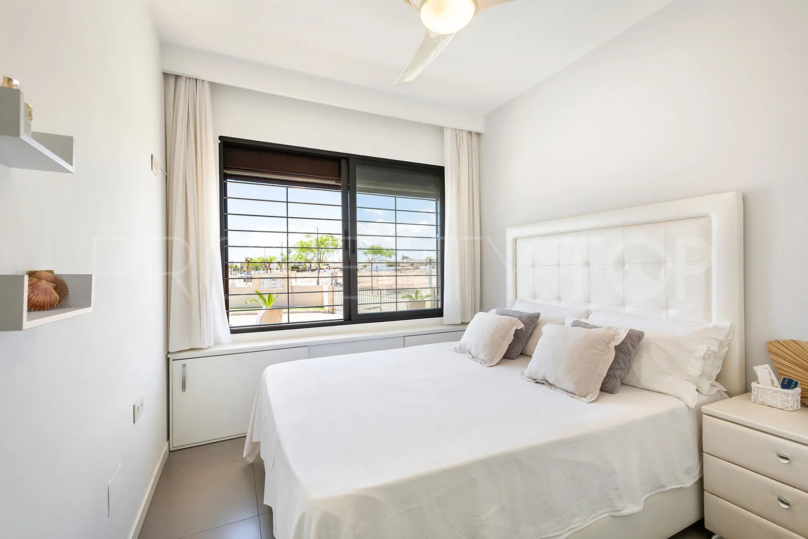 Comprar apartamento en Torre de la Horadada con 4 dormitorios