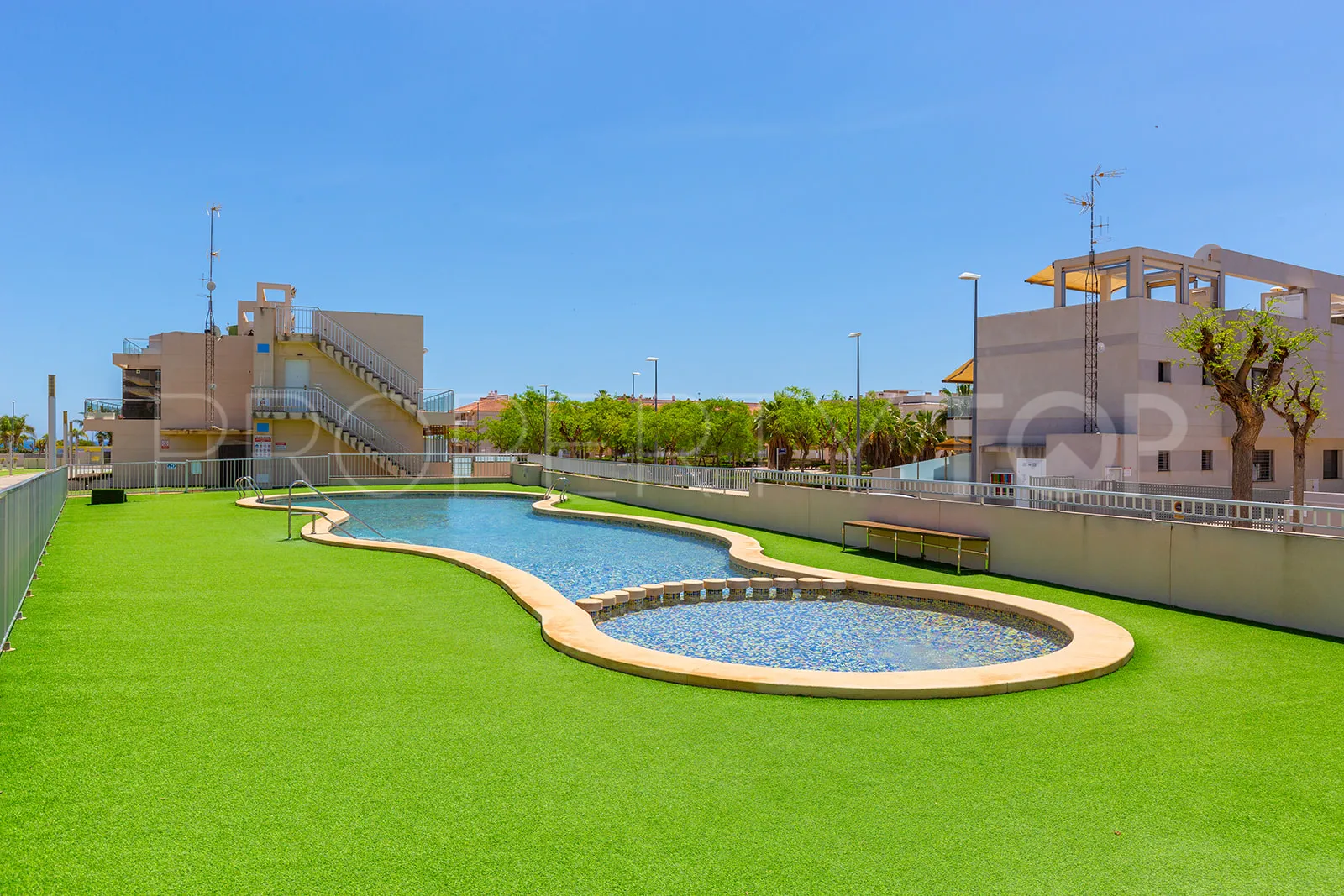 Comprar apartamento en Torre de la Horadada con 4 dormitorios