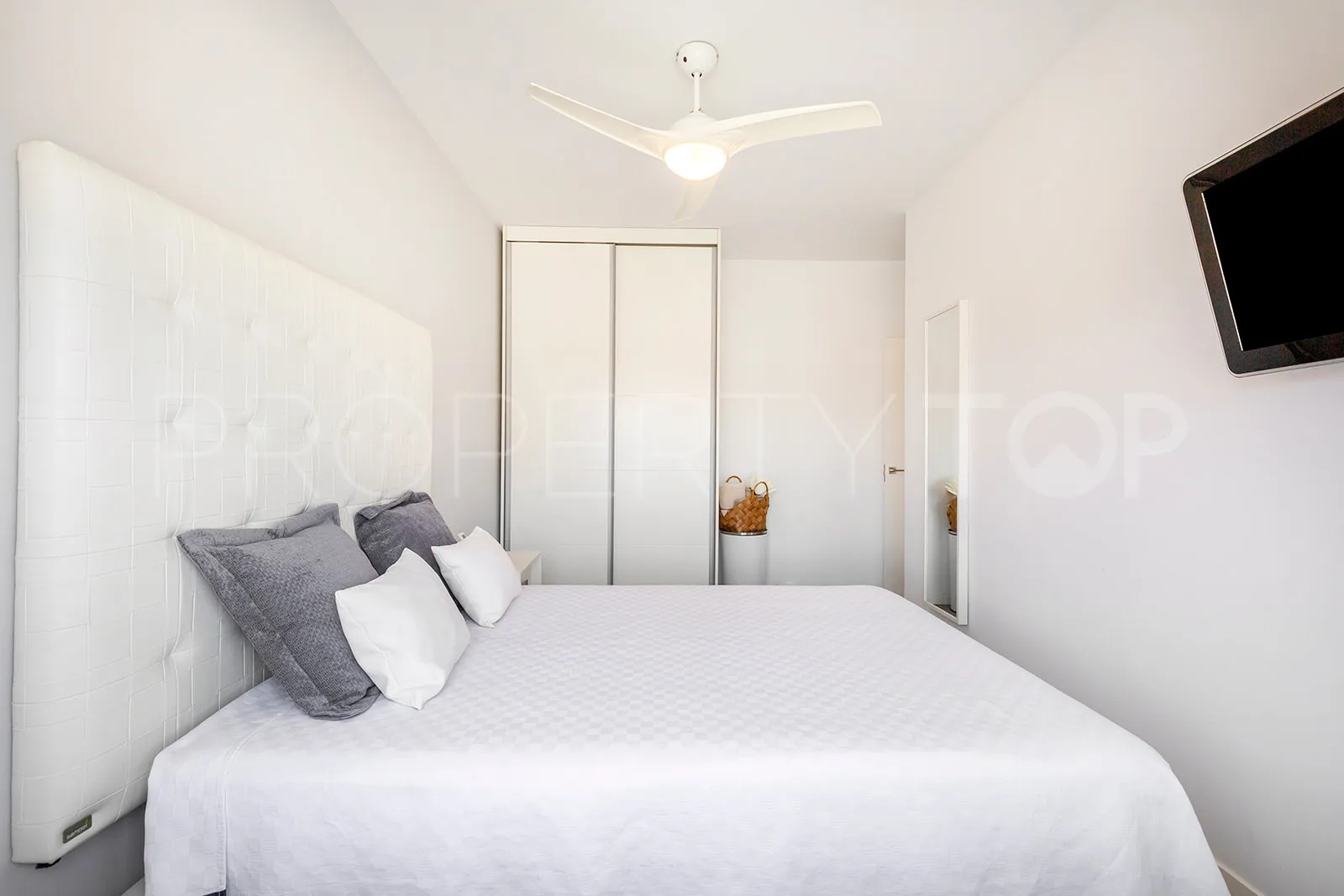 Comprar apartamento en Torre de la Horadada con 4 dormitorios