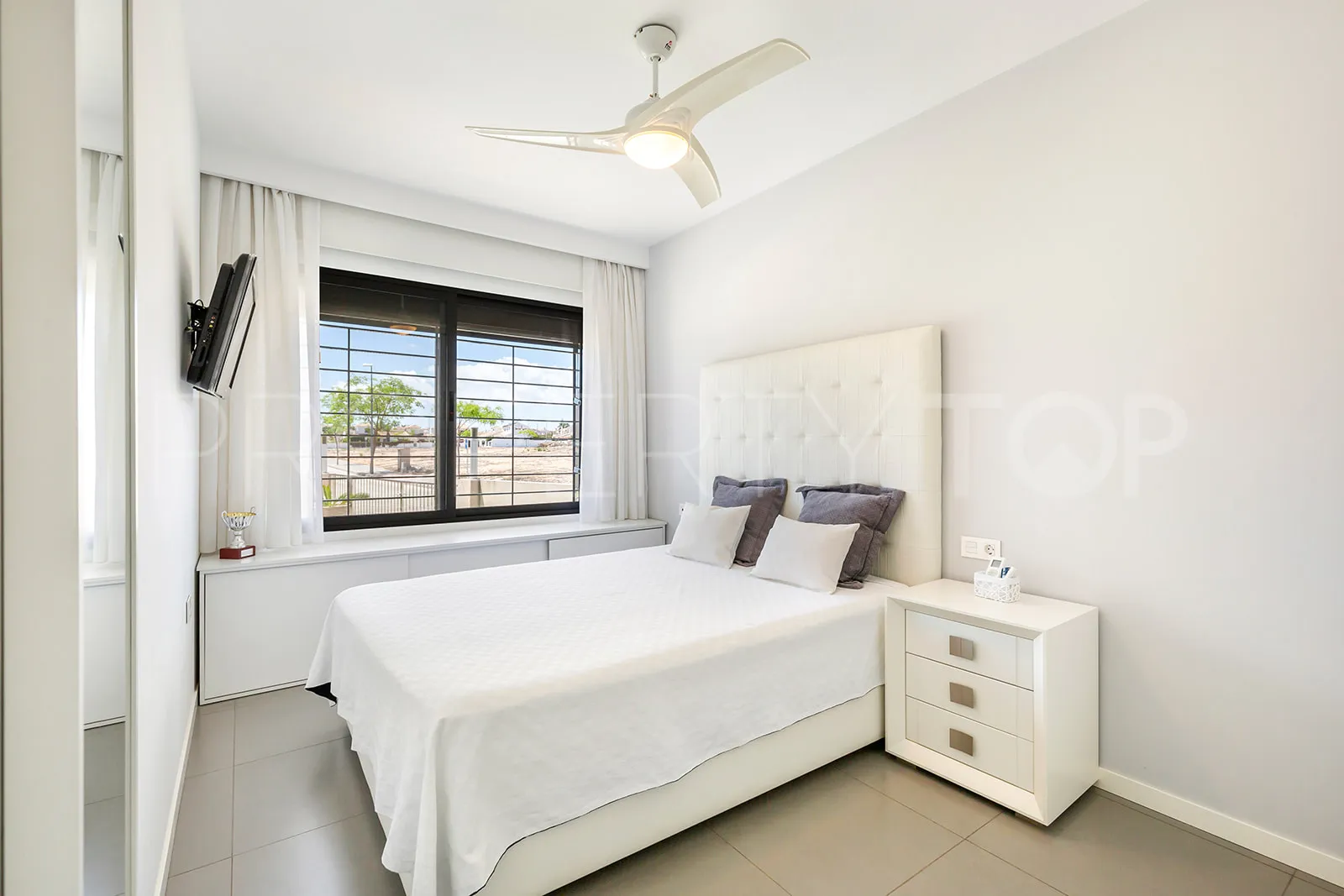 Comprar apartamento en Torre de la Horadada con 4 dormitorios