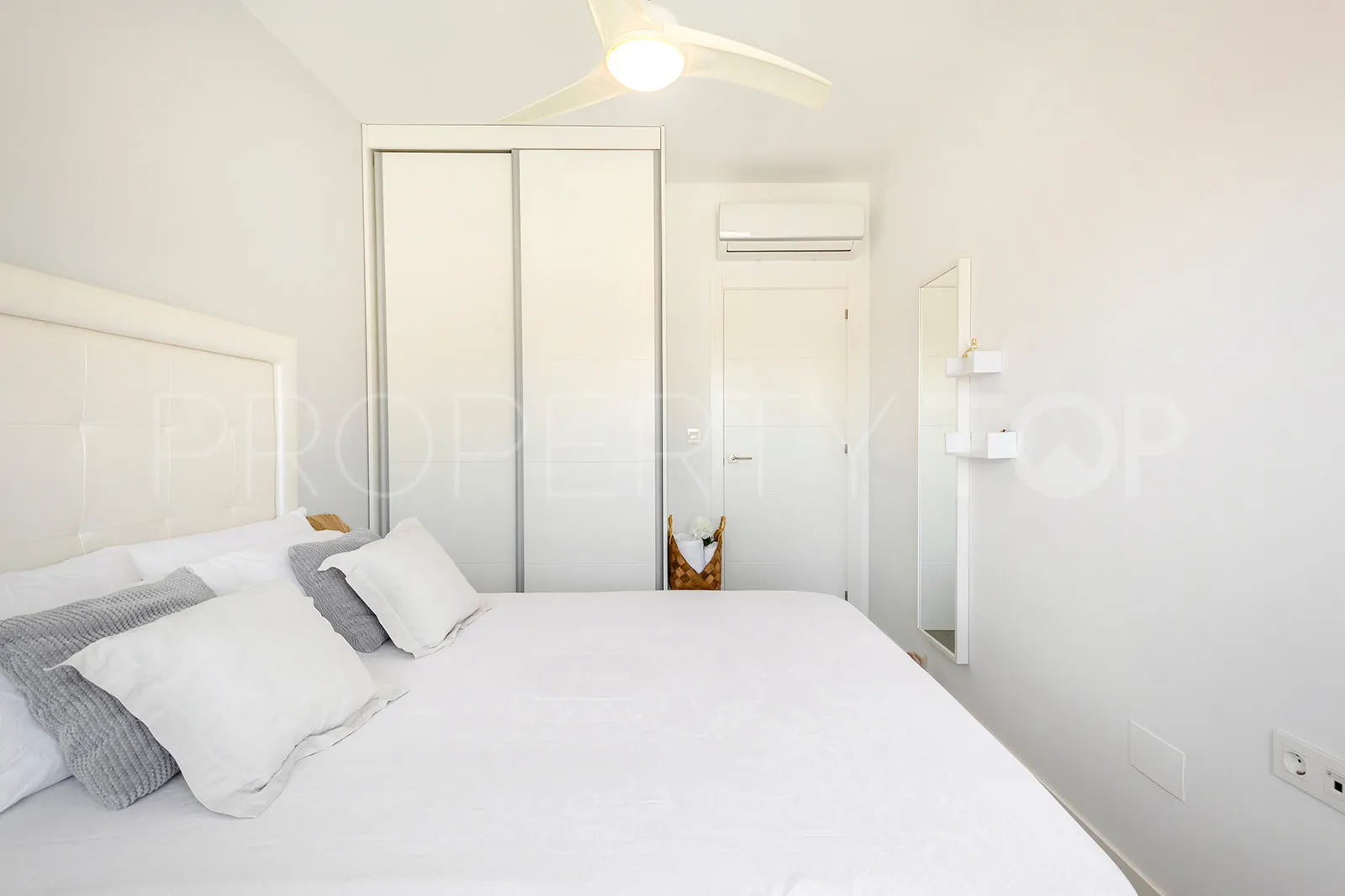 Comprar apartamento en Torre de la Horadada con 4 dormitorios
